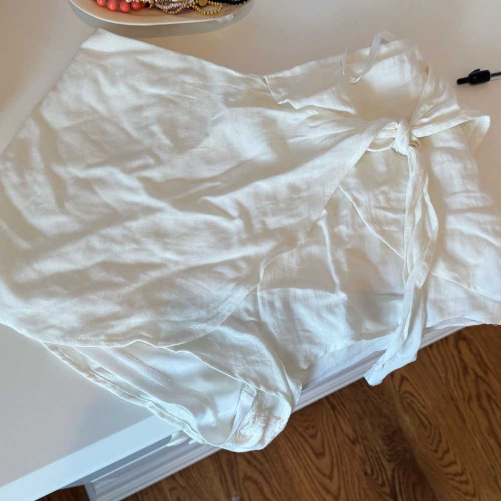 Elegant White Women's skirt